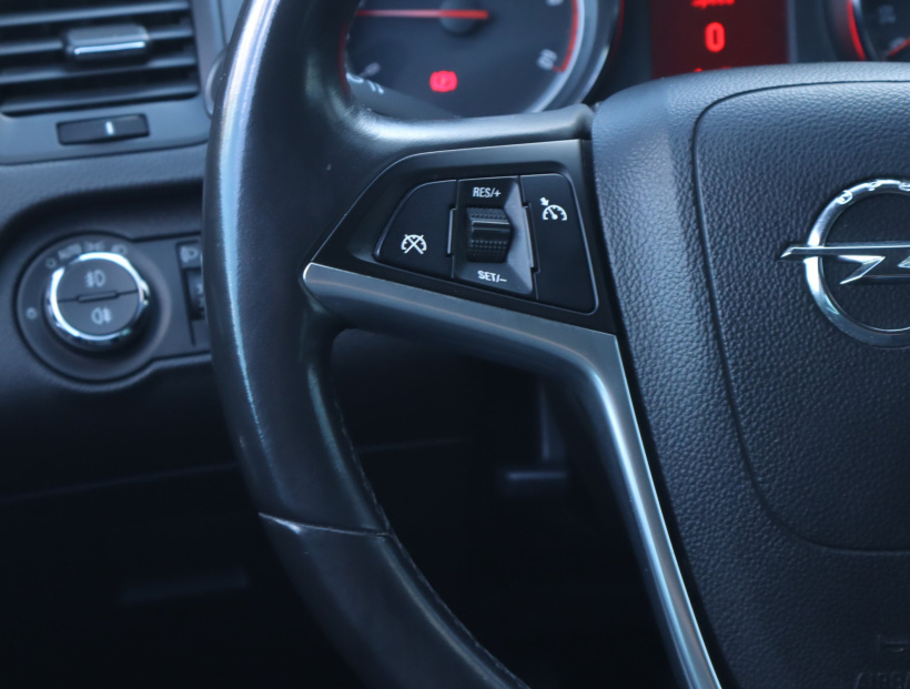 Opel Insignia, 2011