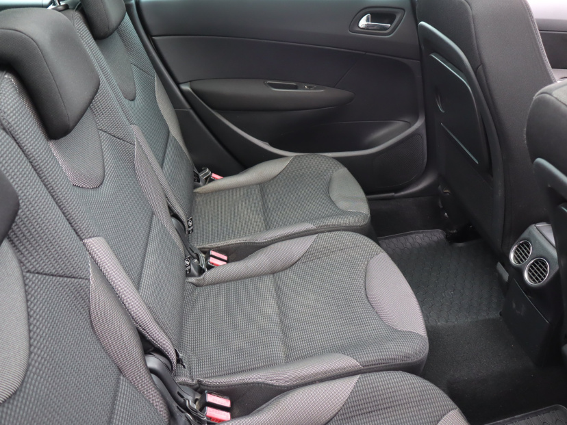 Peugeot 308, 2011
