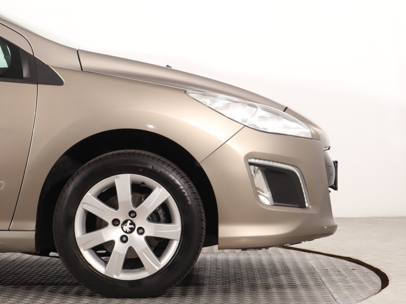Peugeot 308, 2011