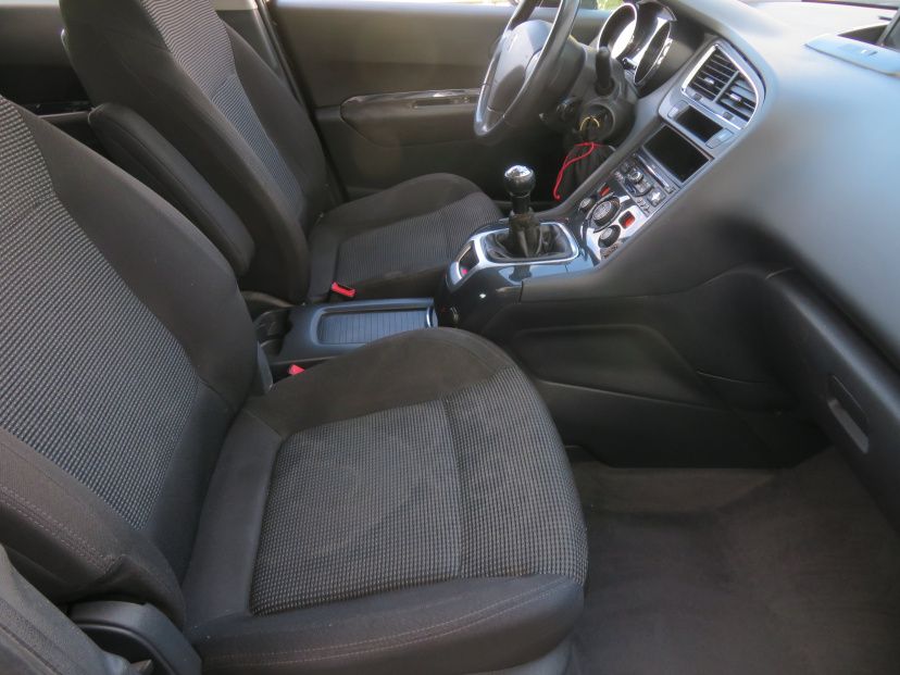 Peugeot 5008, 2011