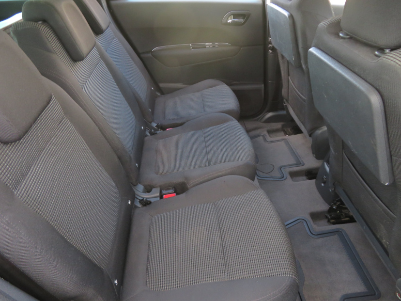 Peugeot 5008, 2011
