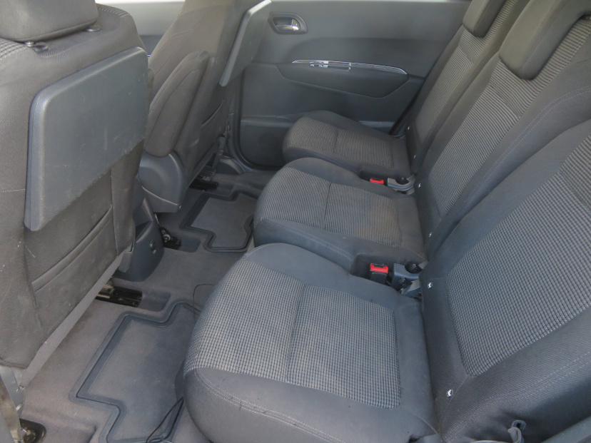 Peugeot 5008, 2011