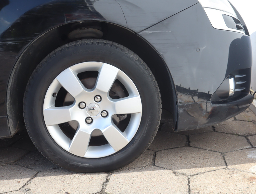 Peugeot 5008, 2011