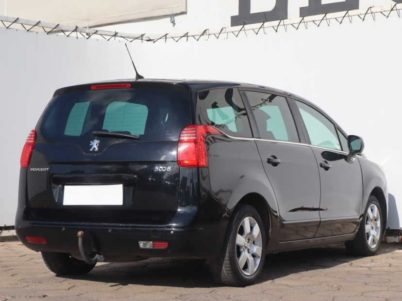 Peugeot 5008, 2011