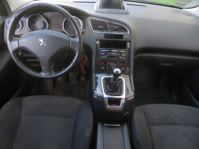Peugeot 5008, 2011