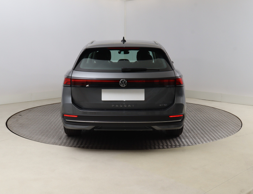 Volkswagen Passat, 2024