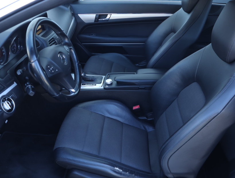 Mercedes-Benz E, 2011