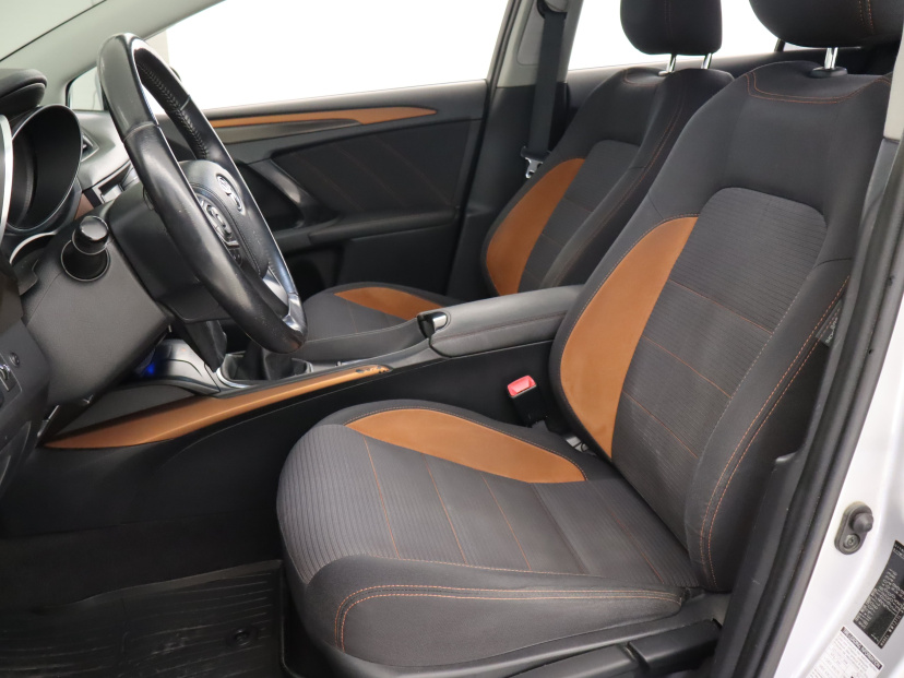 Toyota Avensis, 2015
