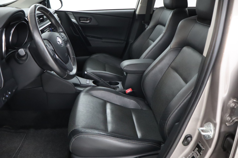 Toyota Auris, 2015