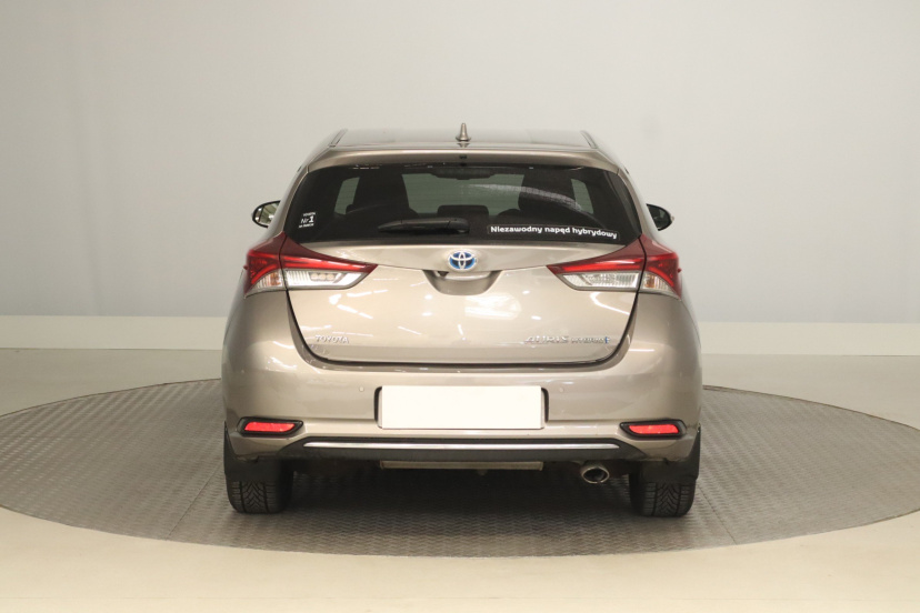 Toyota Auris, 2015