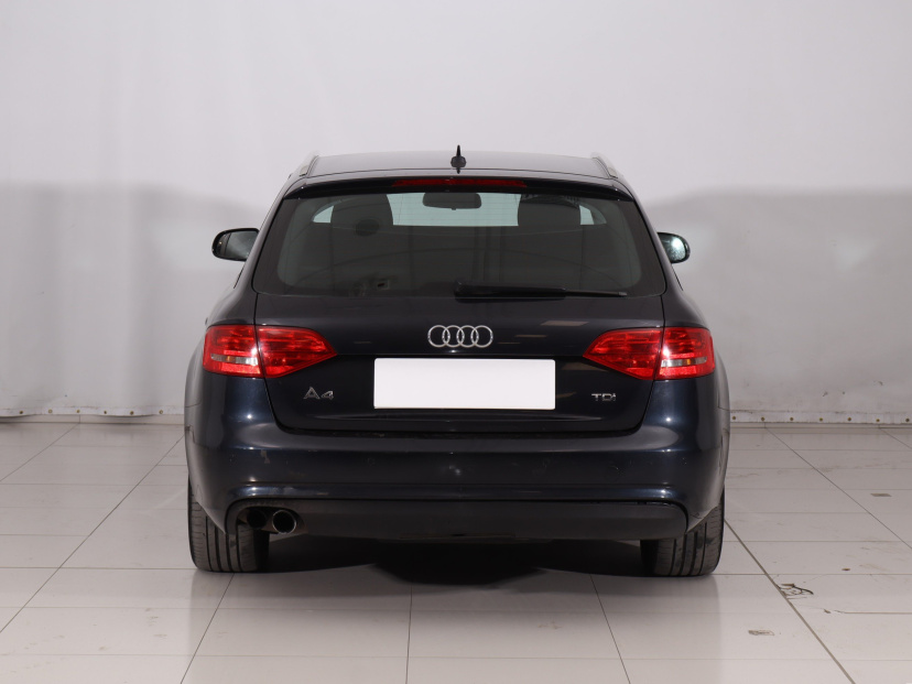 Audi A4, 2014