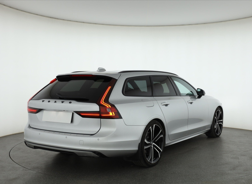 Volvo V90, 2021