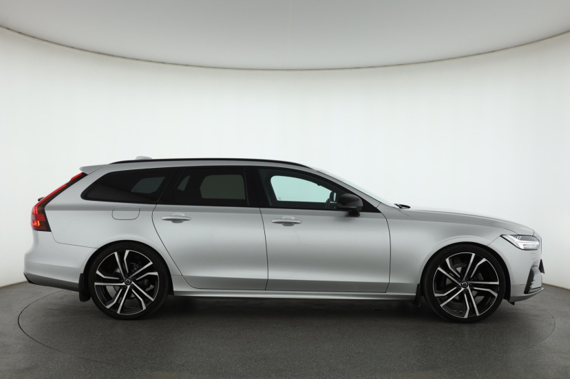 Volvo V90, 2021