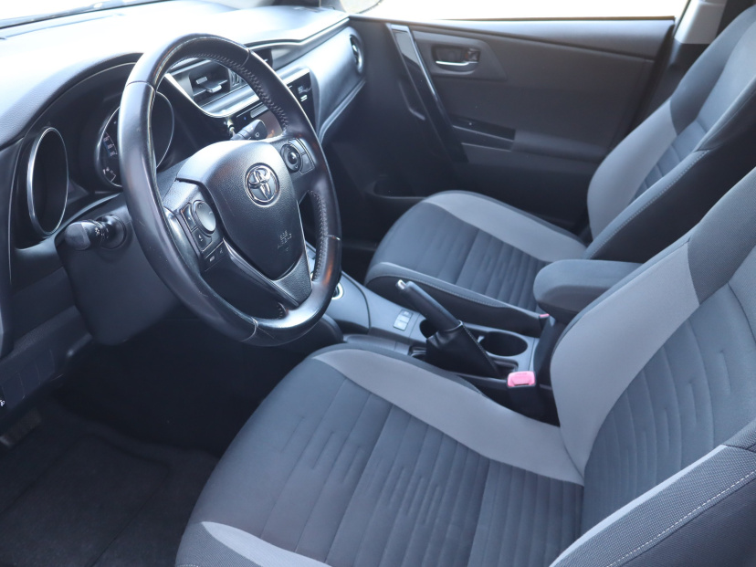 Toyota Auris, 2016