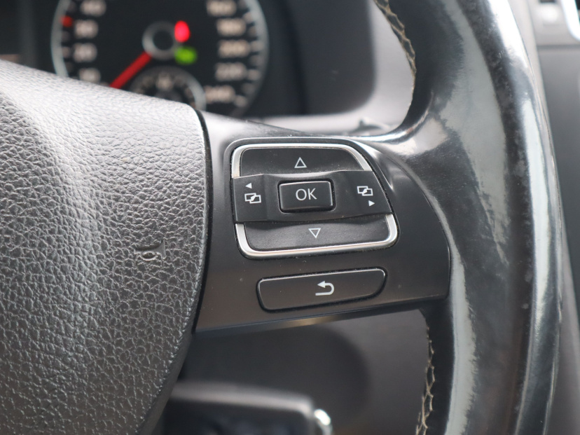 Volkswagen Touran, 2012