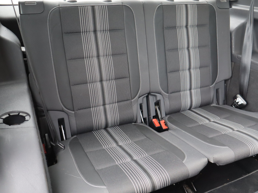Volkswagen Touran, 2012