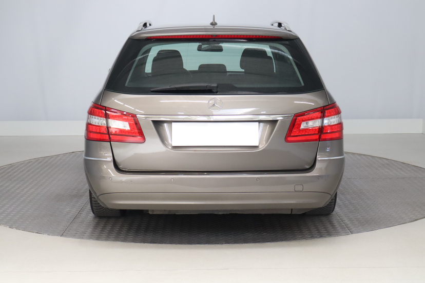 Mercedes-Benz E, 2010