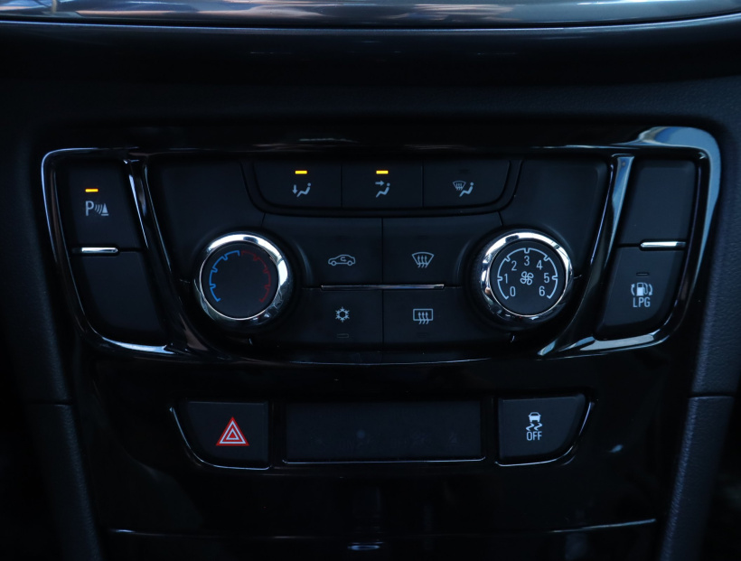 Opel Mokka, 2016