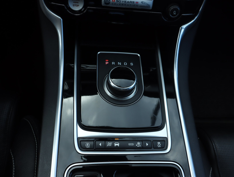 Jaguar XF, 2017