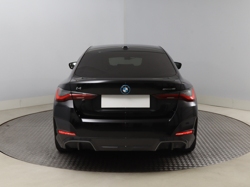 BMW i4, 2022