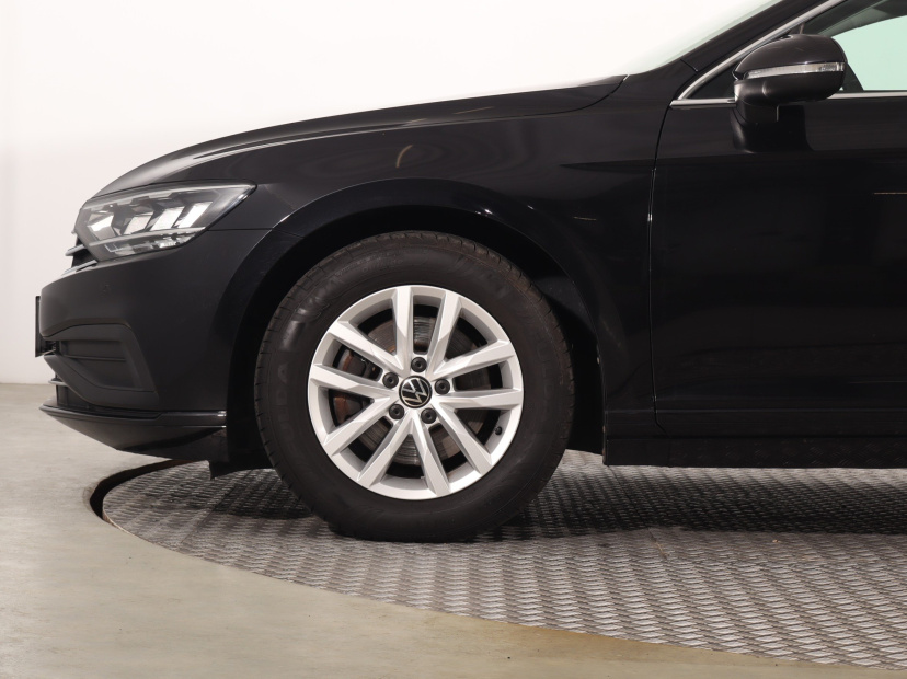 Volkswagen Passat, 2022