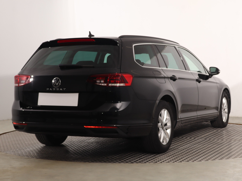 Volkswagen Passat, 2022