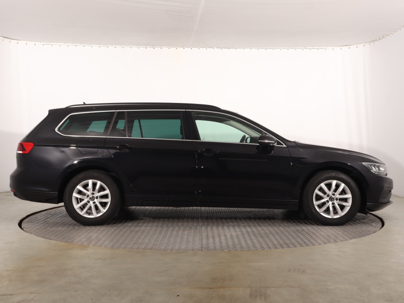 Volkswagen Passat, 2022