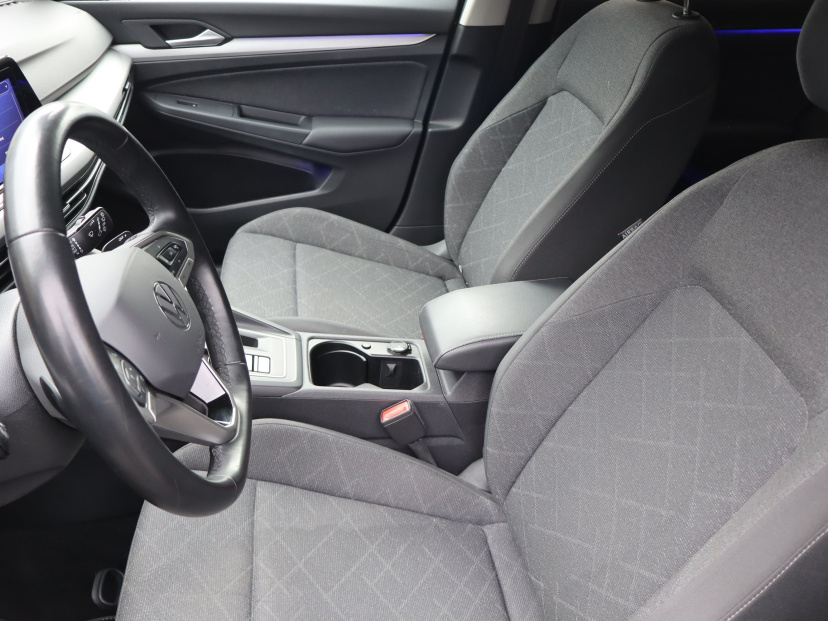 Volkswagen Golf, 2023