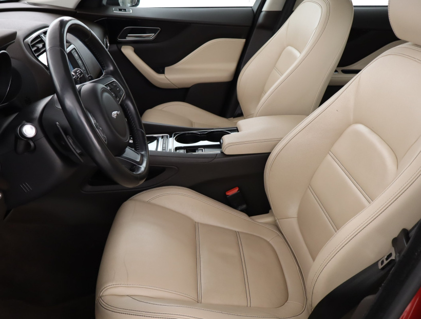 Jaguar F-Pace, 2016