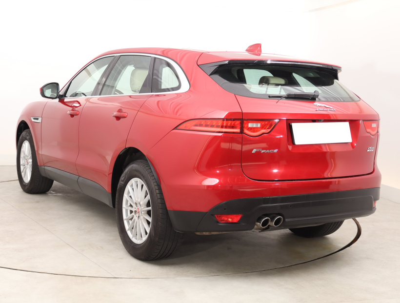 Jaguar F-Pace, 2016