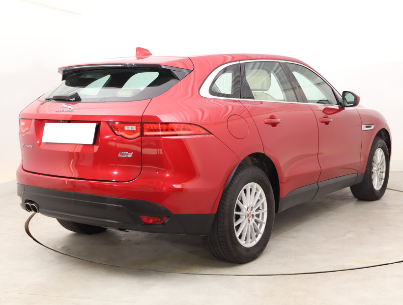 Jaguar F-Pace, 2016