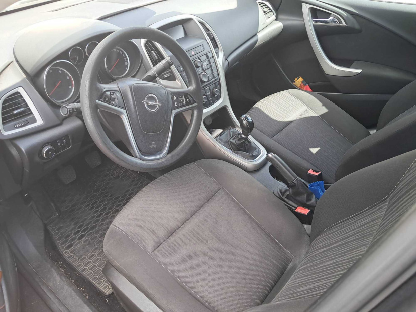 Opel Astra, 2011