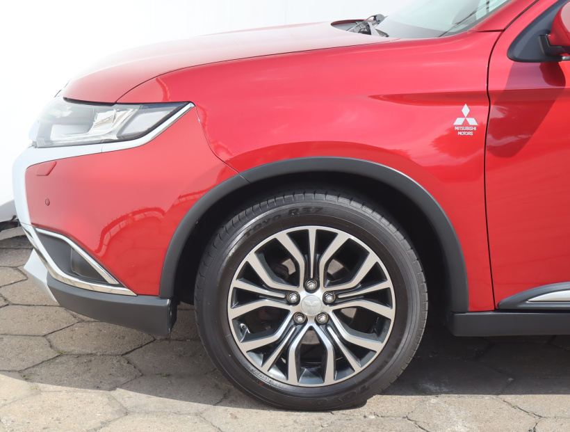 Mitsubishi Outlander, 2016