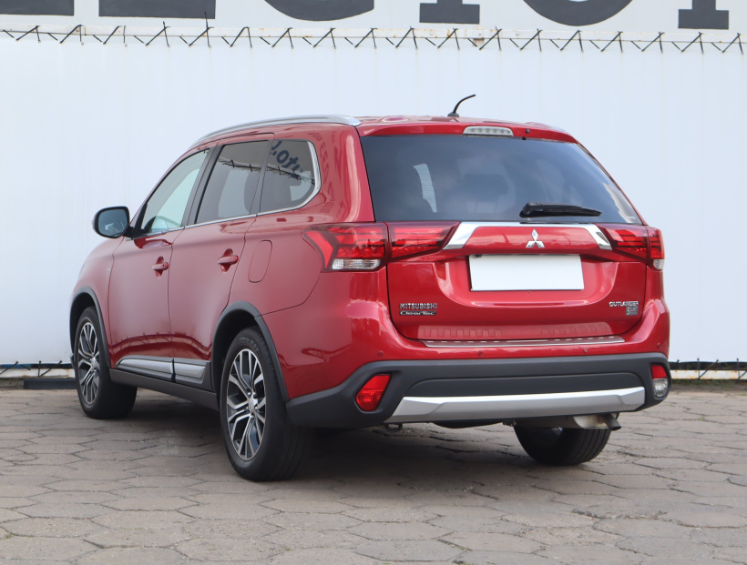 Mitsubishi Outlander, 2016