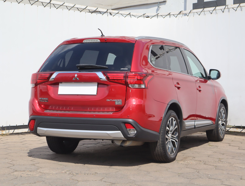 Mitsubishi Outlander, 2016