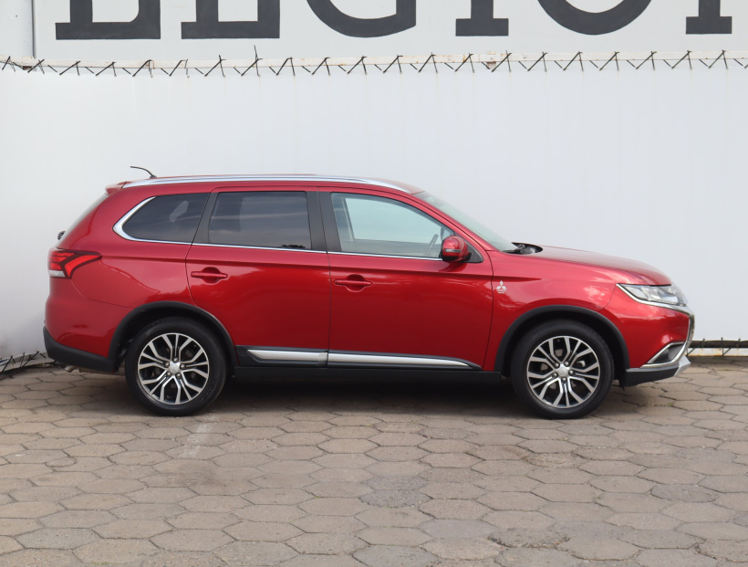 Mitsubishi Outlander, 2016