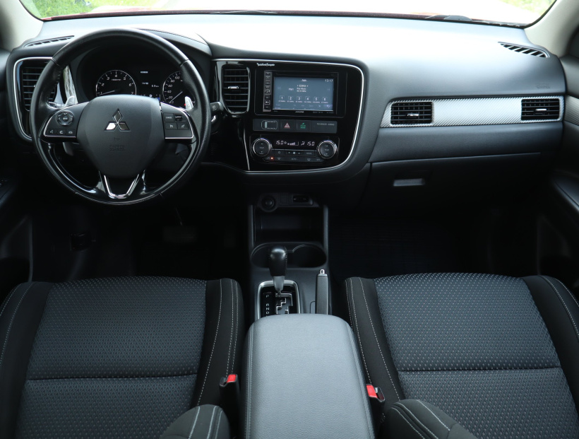 Mitsubishi Outlander, 2016