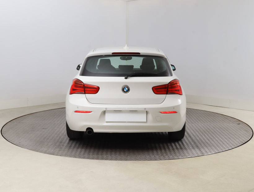 BMW 1, 2015