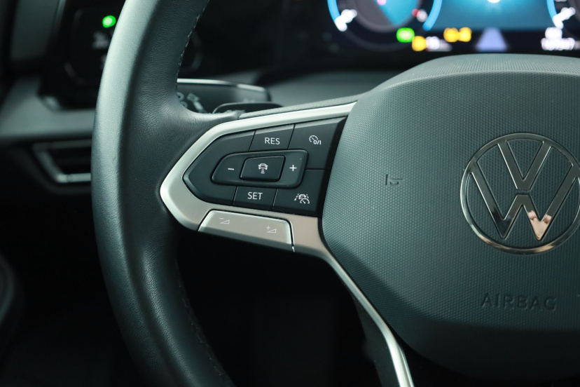 Volkswagen Golf, 2023