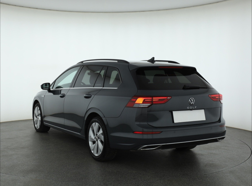 Volkswagen Golf, 2023
