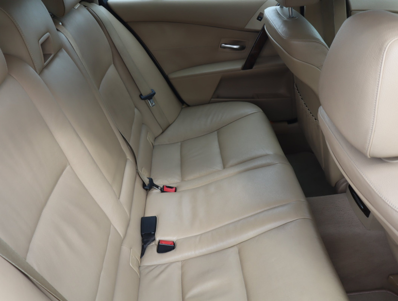 BMW 5, 2004