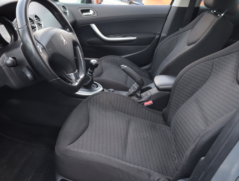 Peugeot 308, 2011