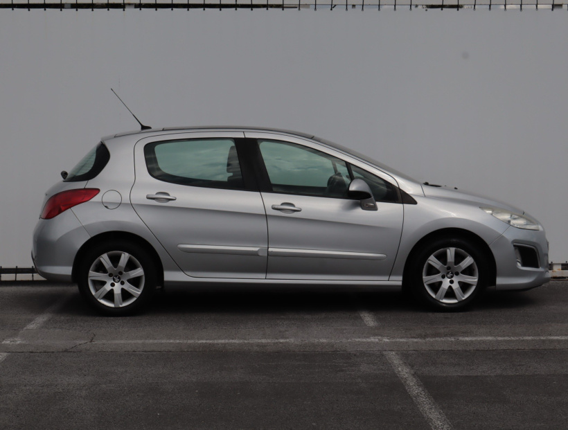 Peugeot 308, 2011