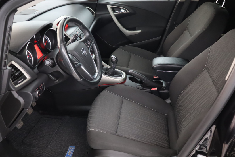 Opel Astra, 2010