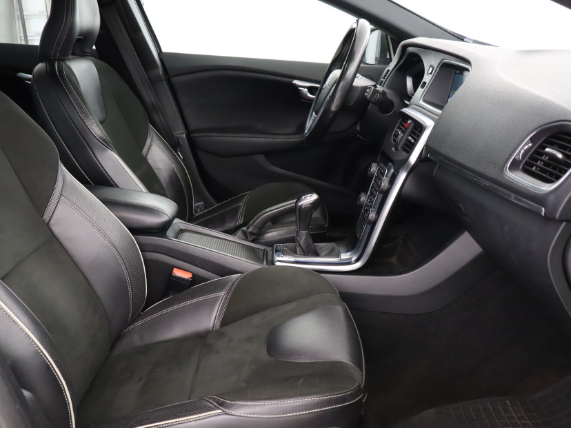 Volvo V40, 2015