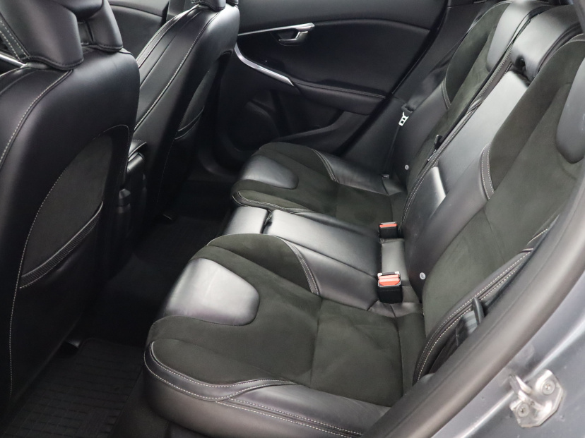 Volvo V40, 2015