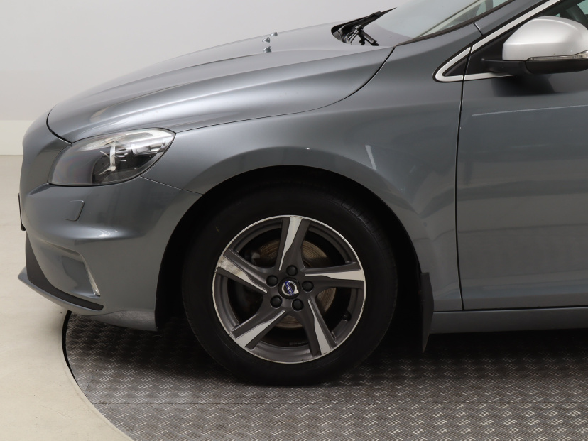 Volvo V40, 2015