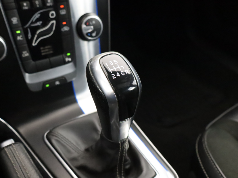 Volvo V40, 2015