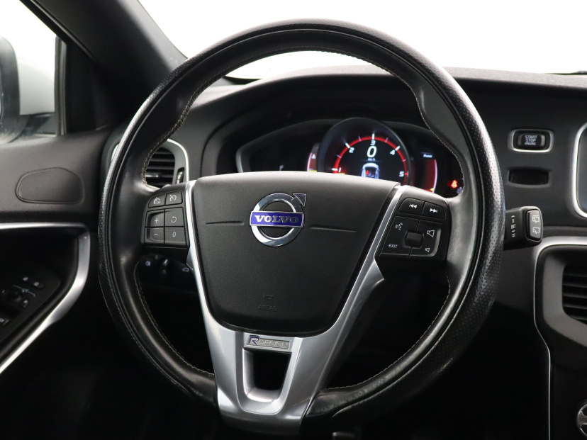 Volvo V40, 2015