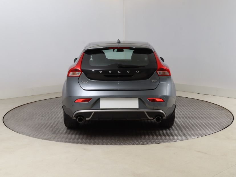Volvo V40, 2015